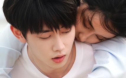 捡了个霸总回家卖椰子 第1-20集